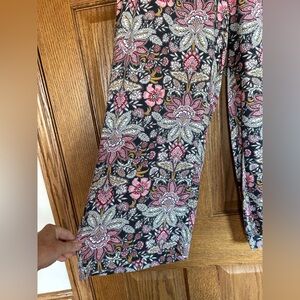 Women’s Floral Patterned Pants with Pockets! Wide Leg Cropped. Size Medium Loft